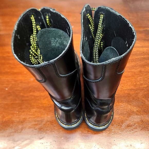 Made in England Doc Marten boot - Picture 3 of 9